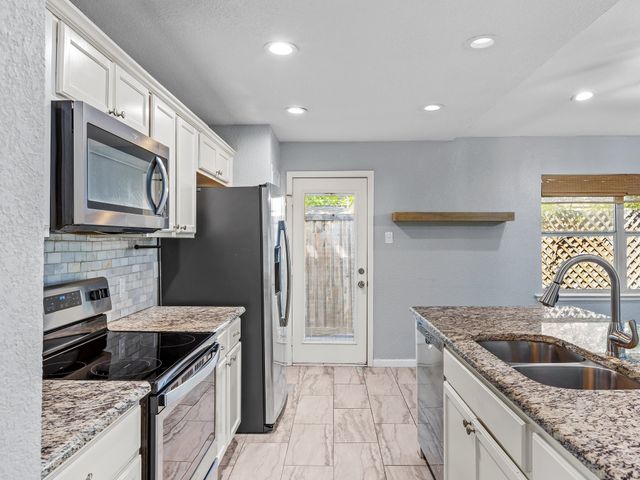 1400 Meadowcrest Drive, Plano, TX 75075