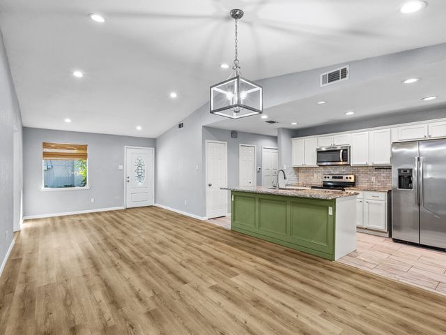1400 Meadowcrest Drive, Plano, TX 75075