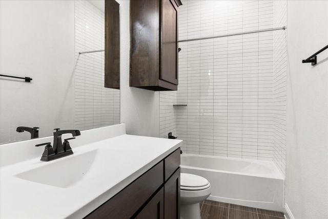 208 Bristol Lane, Azle, TX 76020