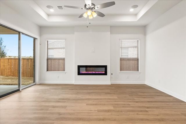 208 Bristol Lane, Azle, TX 76020