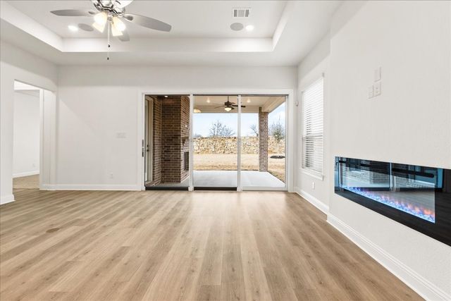 208 Bristol Lane, Azle, TX 76020