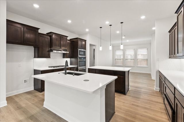 208 Bristol Lane, Azle, TX 76020