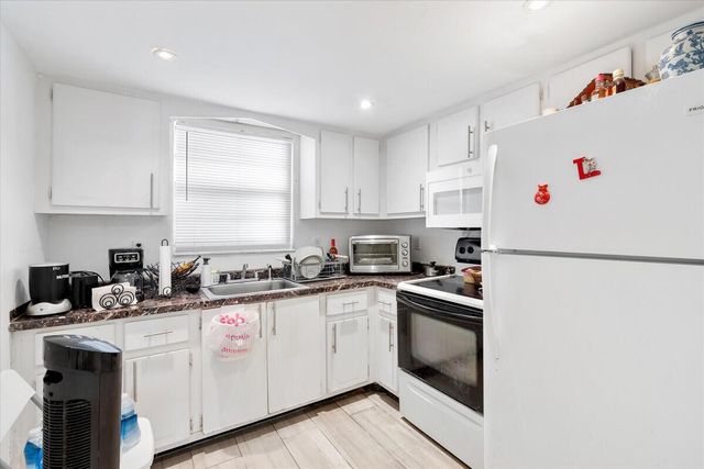 18801 NE 2ND Avenue 1005, Miami, FL 33179