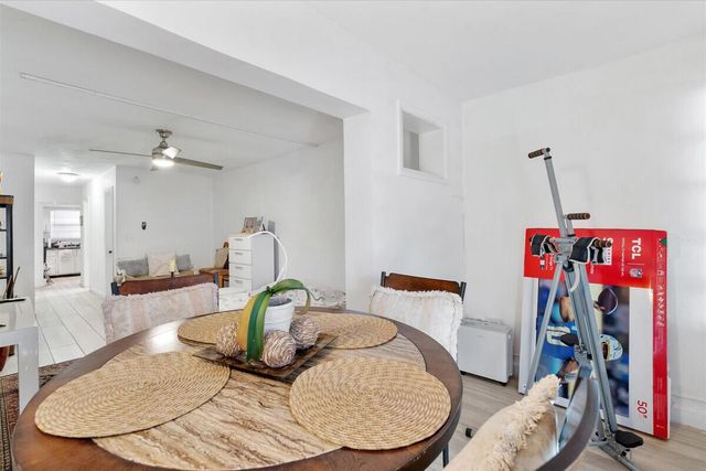 18801 NE 2ND Avenue 1005, Miami, FL 33179