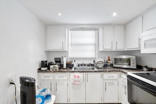 18801 NE 2ND Avenue 1005, Miami, FL 33179