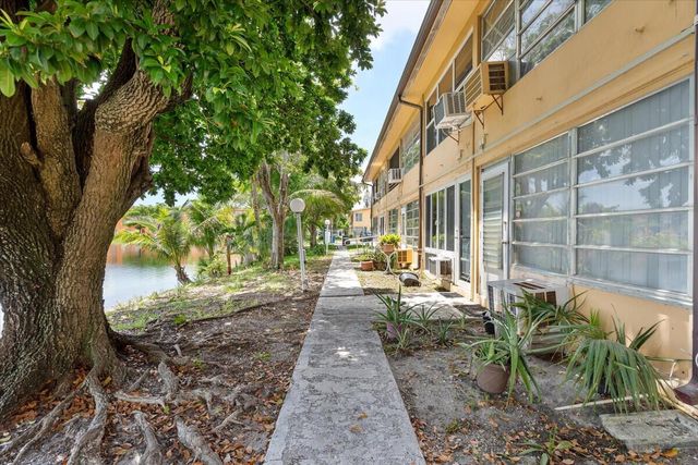 18801 NE 2ND Avenue 1005, Miami, FL 33179