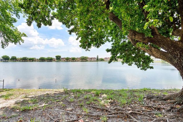 18801 NE 2ND Avenue 1005, Miami, FL 33179