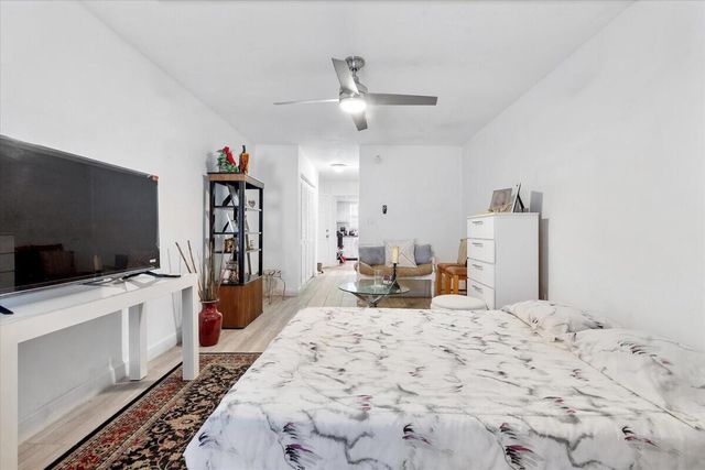 18801 NE 2ND Avenue 1005, Miami, FL 33179
