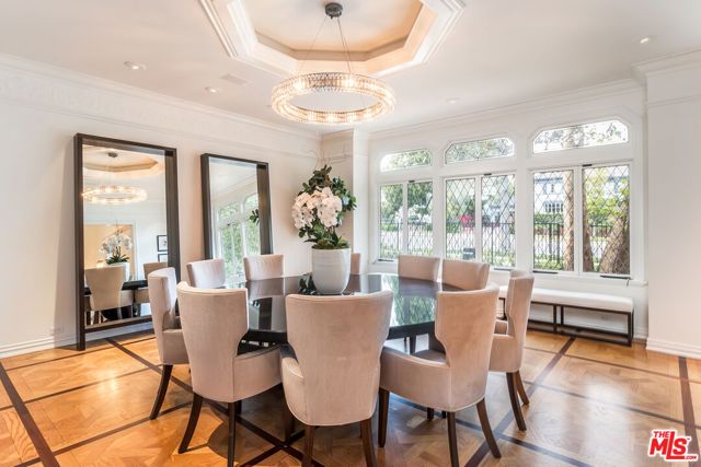 807 N Crescent Drive, Beverly Hills, CA 90210