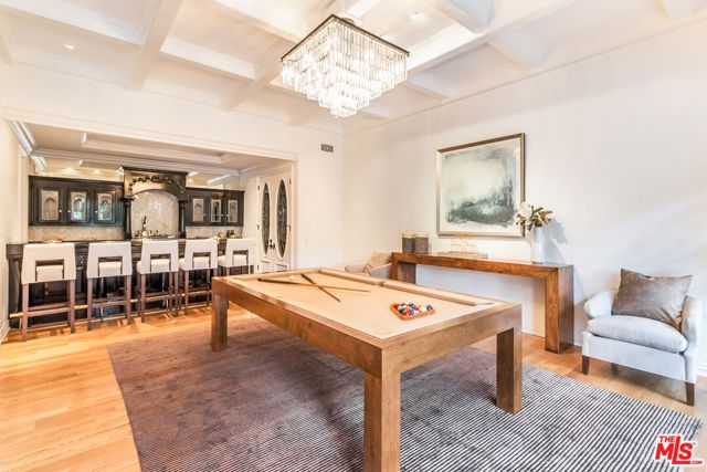 807 N Crescent Drive, Beverly Hills, CA 90210