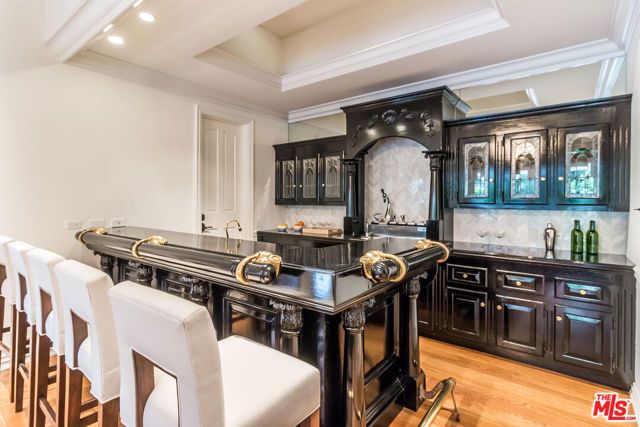 807 N Crescent Drive, Beverly Hills, CA 90210