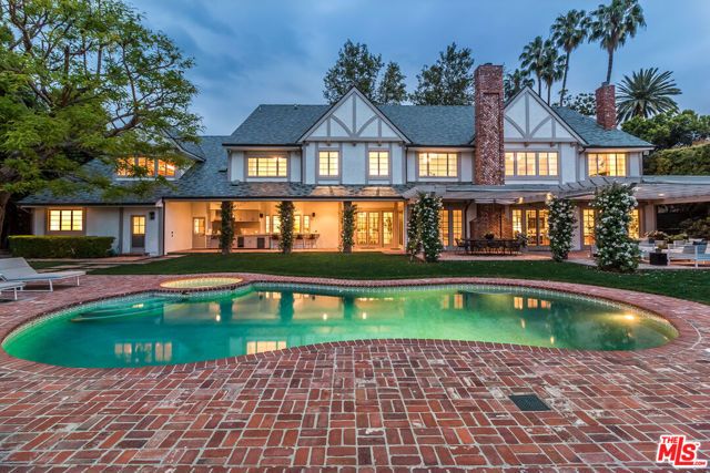 807 N Crescent Drive, Beverly Hills, CA 90210