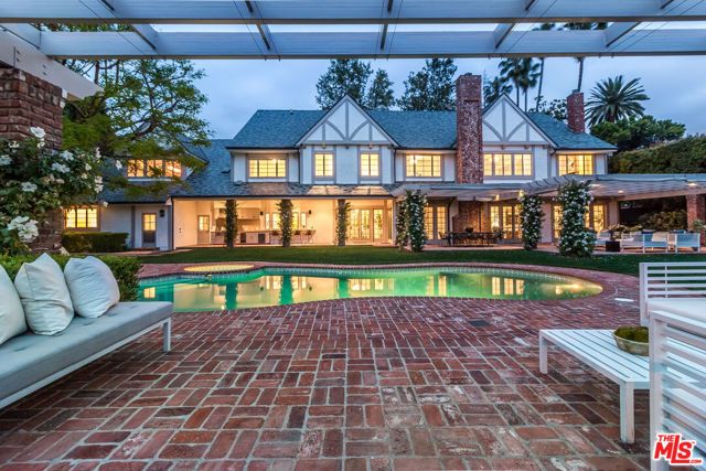 807 N Crescent Drive, Beverly Hills, CA 90210