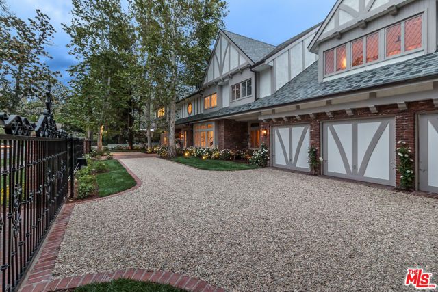 807 N Crescent Drive, Beverly Hills, CA 90210