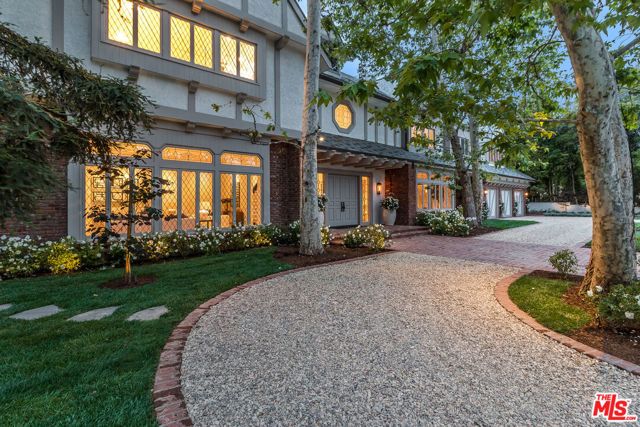 807 N Crescent Drive, Beverly Hills, CA 90210