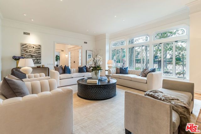 807 N Crescent Drive, Beverly Hills, CA 90210