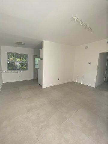 2011 NE 167th St 9, North Miami Beach, FL 33162