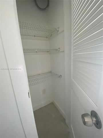 2011 NE 167th St 9, North Miami Beach, FL 33162