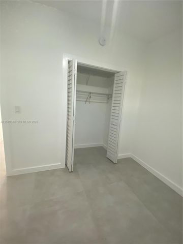 2011 NE 167th St 9, North Miami Beach, FL 33162