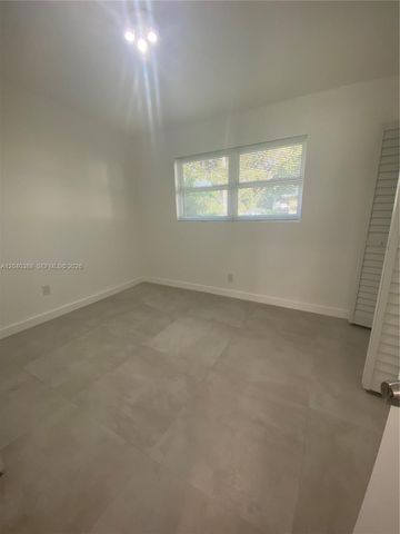 2011 NE 167th St 9, North Miami Beach, FL 33162