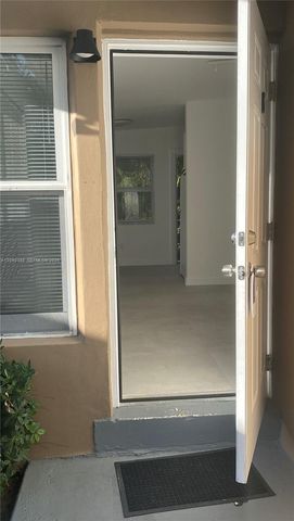 2011 NE 167th St 9, North Miami Beach, FL 33162