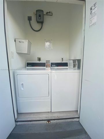 2011 NE 167th St 9, North Miami Beach, FL 33162