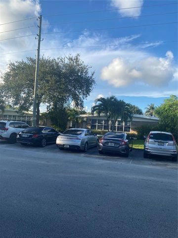 2011 NE 167th St 9, North Miami Beach, FL 33162