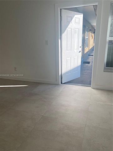 2011 NE 167th St 9, North Miami Beach, FL 33162