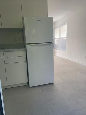 2011 NE 167th St 9, North Miami Beach, FL 33162