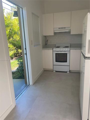 2011 NE 167th St 9, North Miami Beach, FL 33162