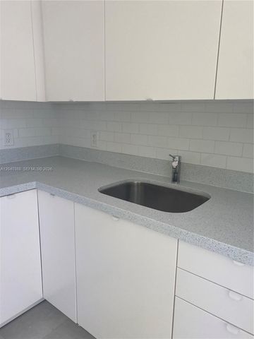 2011 NE 167th St 9, North Miami Beach, FL 33162