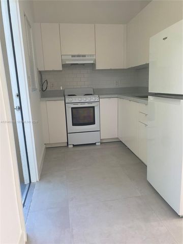 2011 NE 167th St 9, North Miami Beach, FL 33162