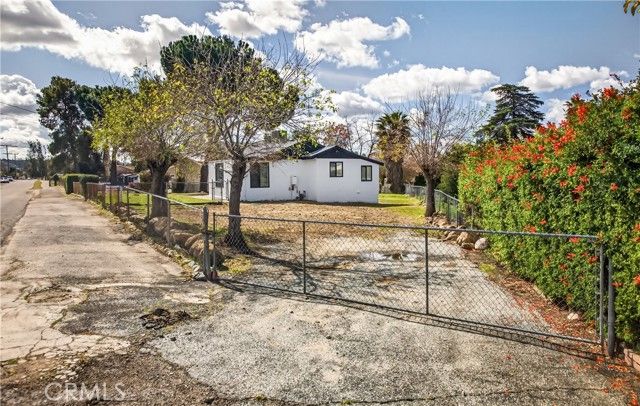 1337 Beryl, Mentone, CA 92359