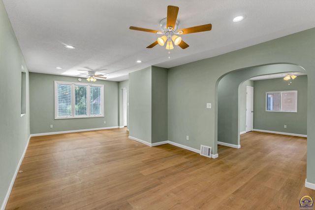 1609 SW Wayne AVE, Topeka, KS 66604