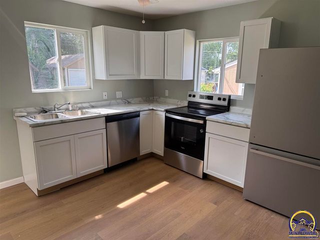 1609 SW Wayne AVE, Topeka, KS 66604