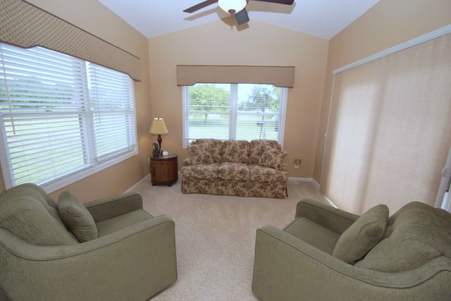 5260 FRIENDSHIP Drive 5260, Davenport, IA 52804