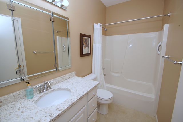 5260 FRIENDSHIP Drive 5260, Davenport, IA 52804