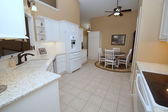 5260 FRIENDSHIP Drive 5260, Davenport, IA 52804