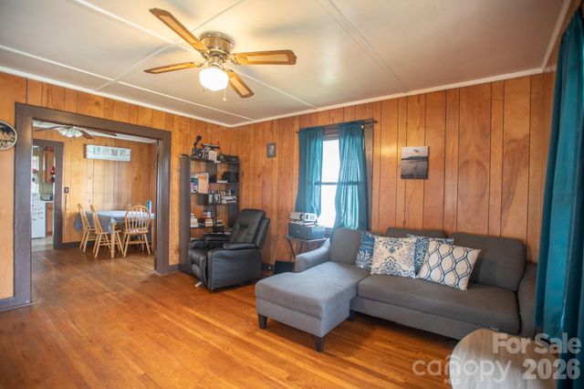 400 Summit Avenue, Spruce Pine, NC 28777