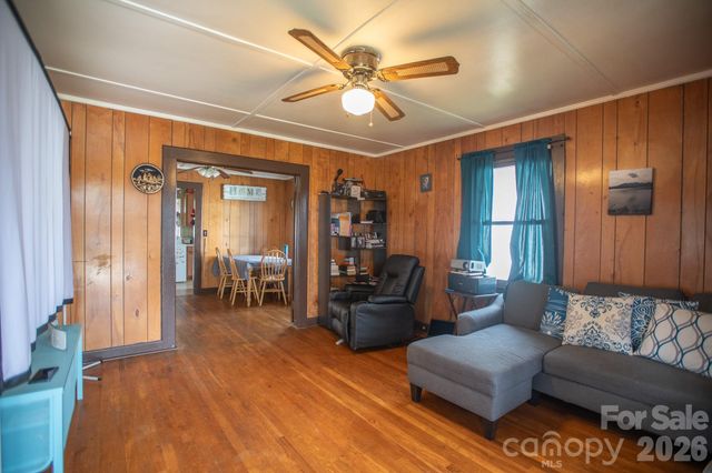 400 Summit Avenue, Spruce Pine, NC 28777