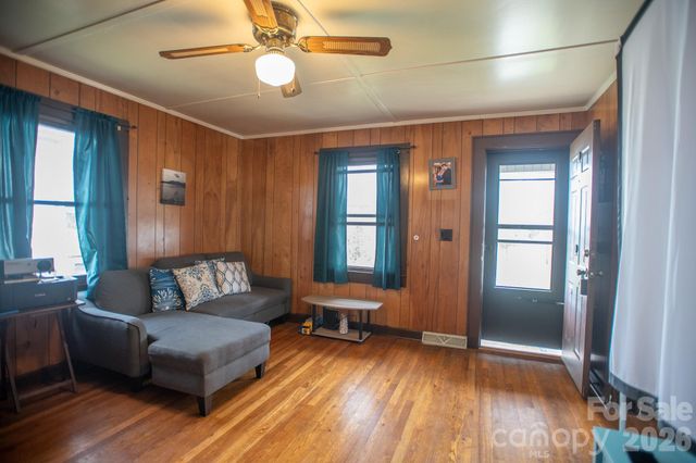 400 Summit Avenue, Spruce Pine, NC 28777