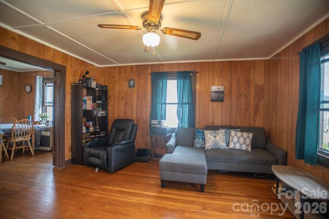 400 Summit Avenue, Spruce Pine, NC 28777