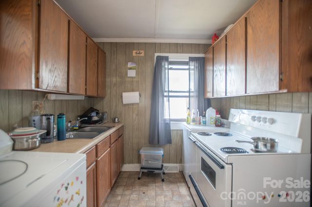 400 Summit Avenue, Spruce Pine, NC 28777