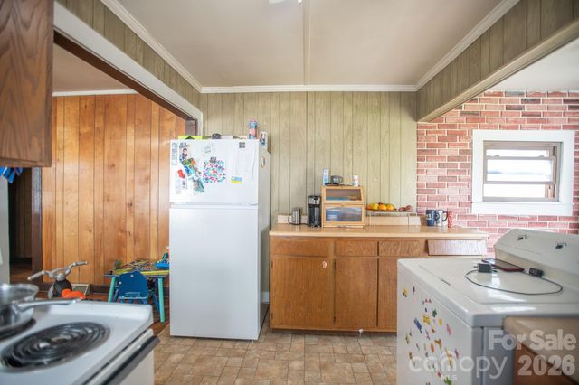 400 Summit Avenue, Spruce Pine, NC 28777