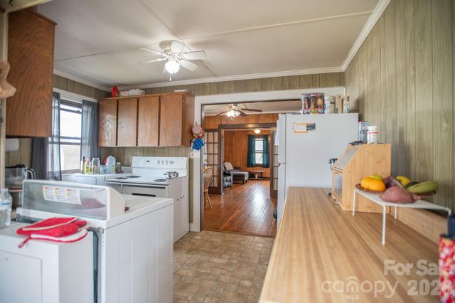 400 Summit Avenue, Spruce Pine, NC 28777