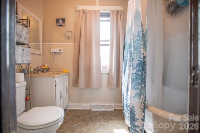 400 Summit Avenue, Spruce Pine, NC 28777