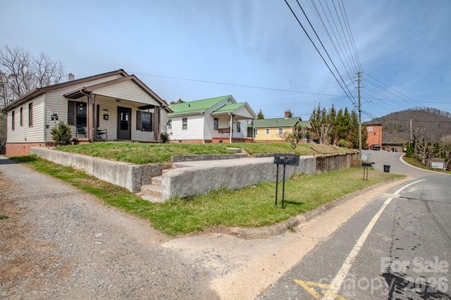 400 Summit Avenue, Spruce Pine, NC 28777