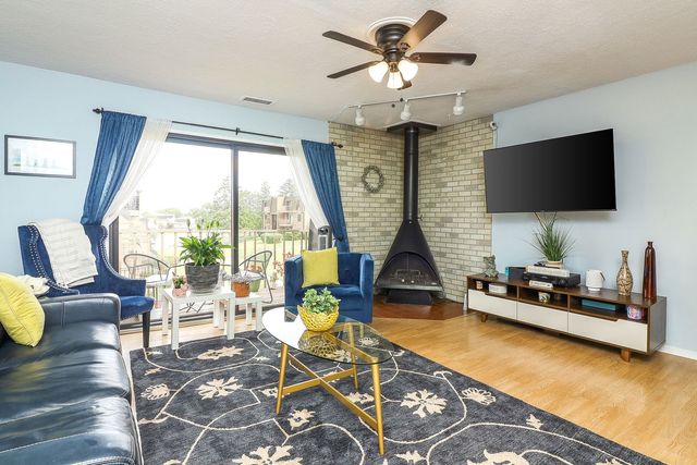 635 Limerick Lane 2B, Schaumburg, IL 60193