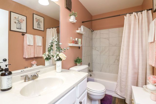 635 Limerick Lane 2B, Schaumburg, IL 60193