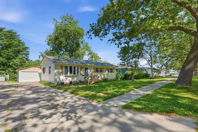 8112 7th Street W, Rock Island, IL 61201